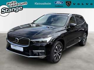 Schräge Frontansicht auf einen Volvo XC60 , freigestellt