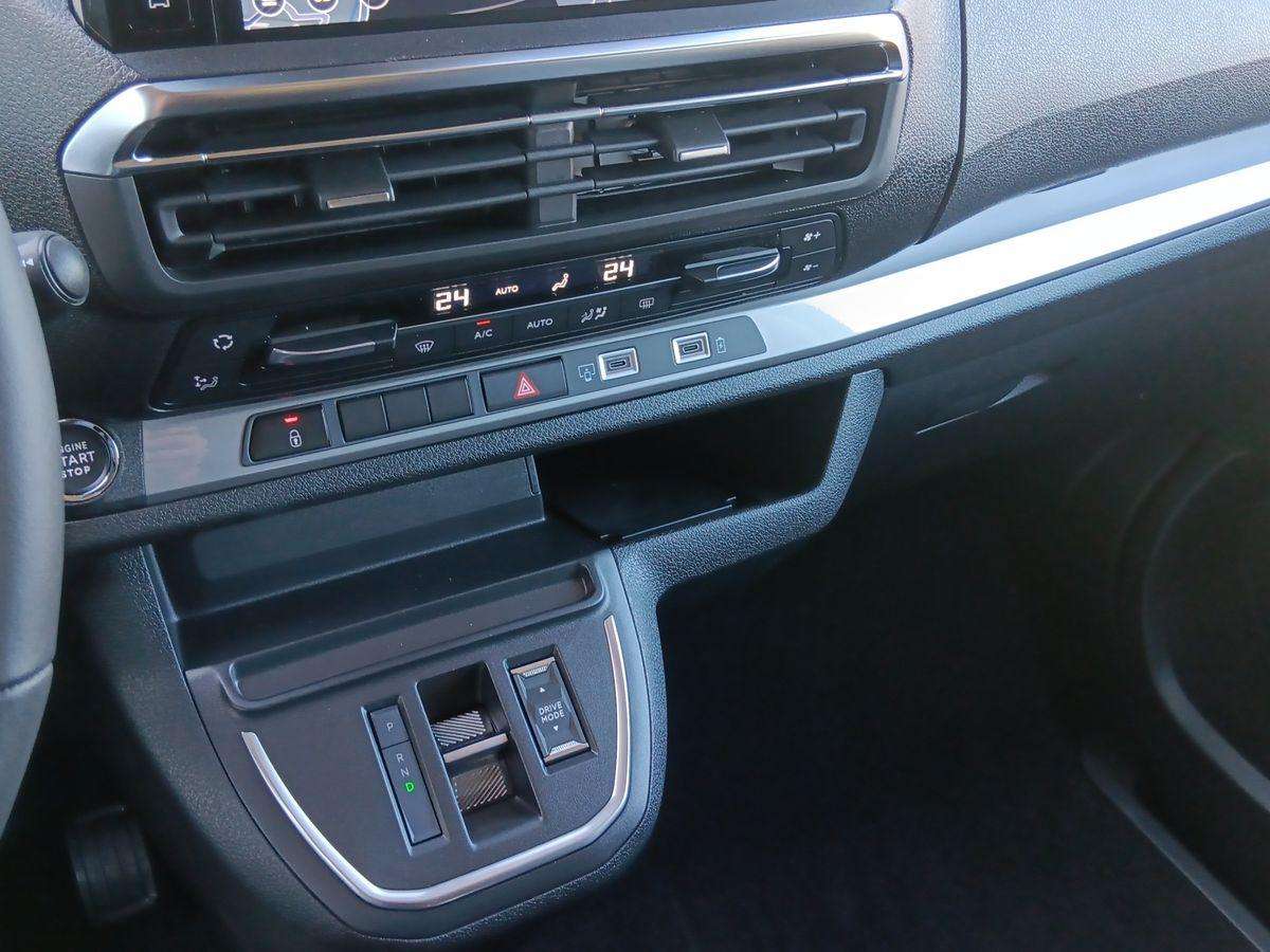 Fahrzeugbild eines Peugeot Traveller