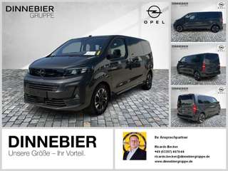 Schräge Frontansicht auf einen Opel Zafira Life , freigestellt