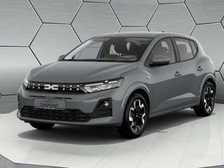 Schräge Frontansicht auf einen Dacia Sandero , freigestellt