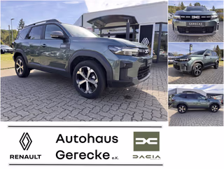 Schräge Frontansicht auf einen Dacia Bigster , freigestellt