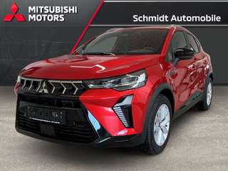 Schräge Frontansicht auf einen Mitsubishi ASX , freigestellt