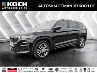 Schräge Frontansicht auf einen Skoda Kodiaq , freigestellt