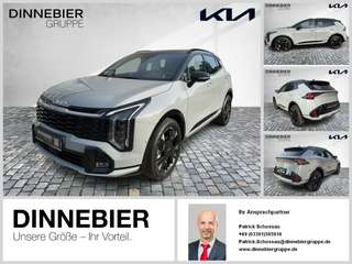 Schräge Frontansicht auf einen Kia Sportage , freigestellt