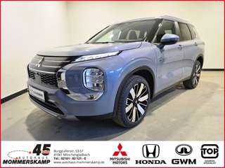 Schräge Frontansicht auf einen Mitsubishi Outlander , freigestellt