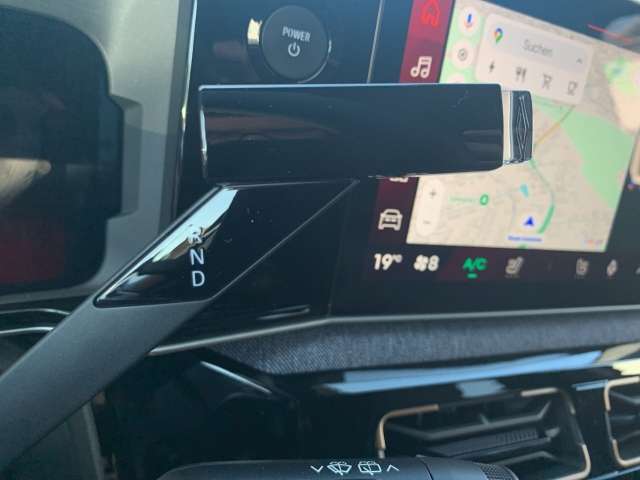 Fahrzeugbild eines Renault 4 E-TECH