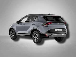 Schräge Frontansicht auf einen Kia Sportage , freigestellt