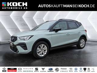 Schräge Frontansicht auf einen SEAT Arona , freigestellt