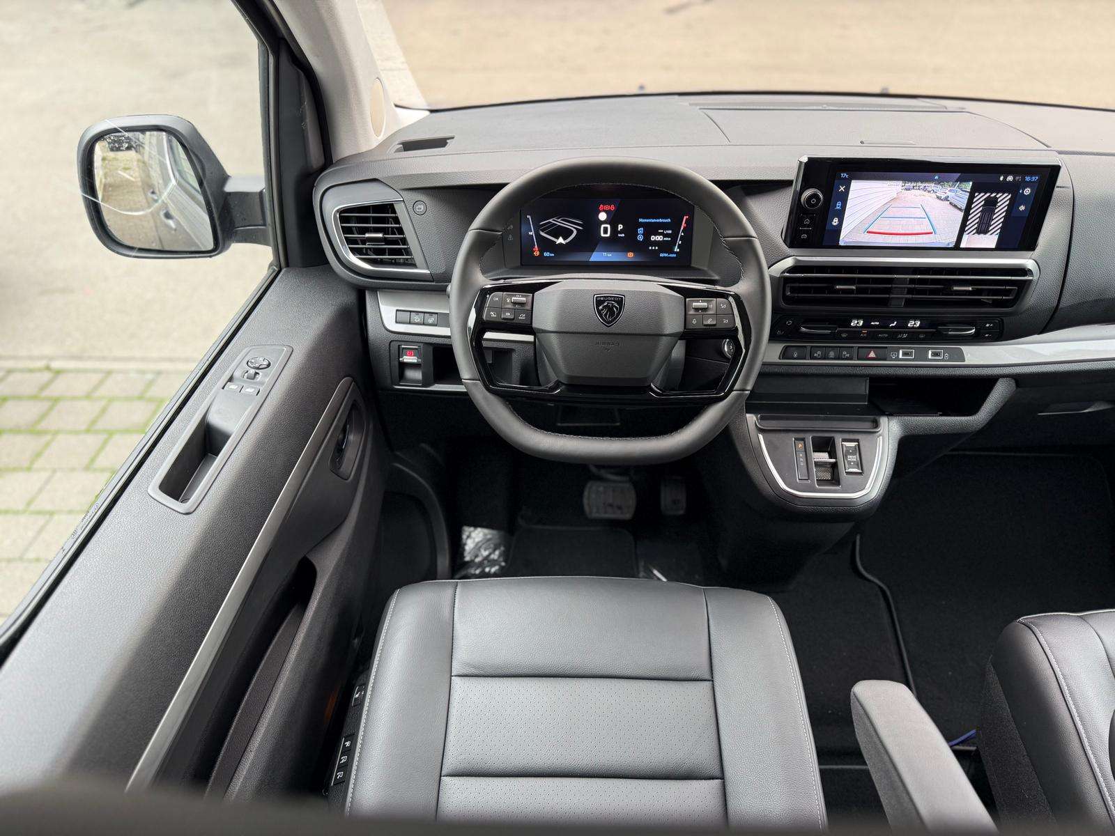 Fahrzeugbild eines Peugeot Traveller