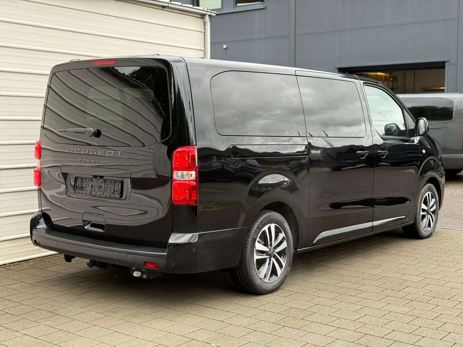 Fahrzeugbild eines Peugeot Traveller