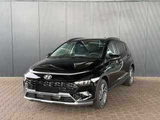Schräge Frontansicht auf einen Hyundai Bayon , freigestellt