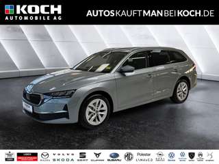 Schräge Frontansicht auf einen Skoda Octavia , freigestellt