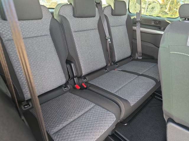 Fahrzeugbild eines Peugeot Traveller