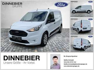 Schräge Frontansicht auf einen Ford Transit Connect , freigestellt