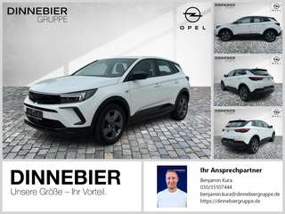 Schräge Frontansicht auf einen Opel Grandland X , freigestellt