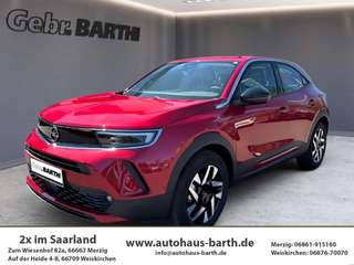 Schräge Frontansicht auf einen Opel Mokka , freigestellt