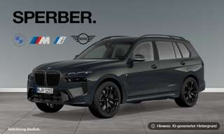 Schräge Frontansicht auf einen BMW X7 , freigestellt