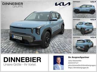 Schräge Frontansicht auf einen Kia EV2 , freigestellt