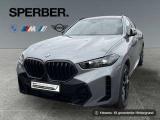 Schräge Frontansicht auf einen BMW X6 , freigestellt