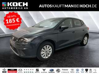Schräge Frontansicht auf einen SEAT Ibiza , freigestellt
