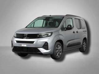 Schräge Frontansicht auf einen Opel Combo , freigestellt