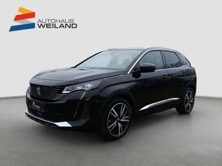 Schräge Frontansicht auf einen Peugeot 3008 , freigestellt