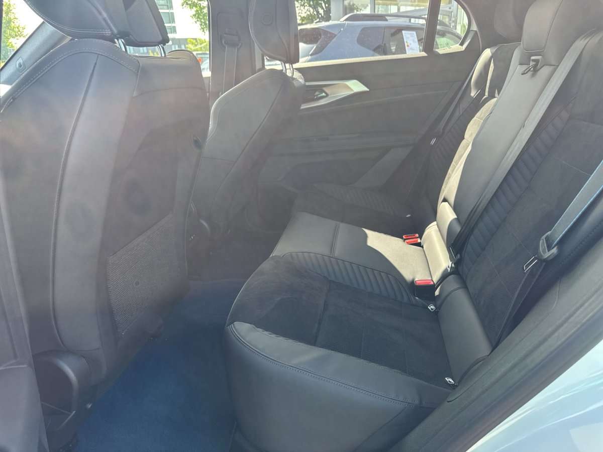Fahrzeugbild eines Renault Rafale