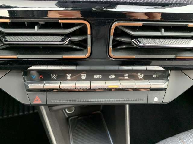 Fahrzeugbild eines Renault 4 E-TECH