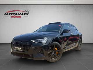 Schräge Frontansicht auf einen Audi e-tron , freigestellt