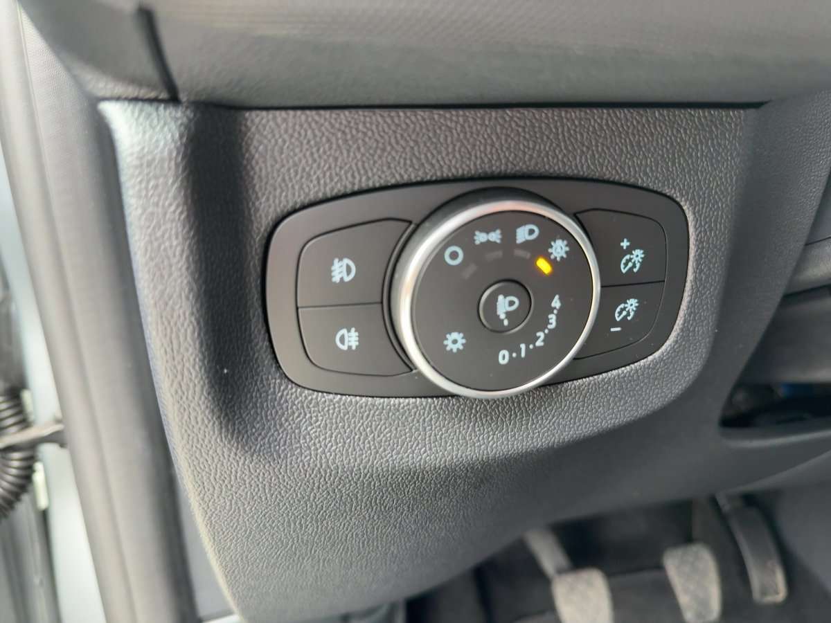 Fahrzeugbild eines Ford Tourneo Courier