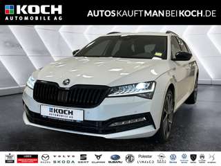 Schräge Frontansicht auf einen Skoda Superb , freigestellt