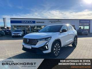 Schräge Frontansicht auf einen Renault Austral , freigestellt