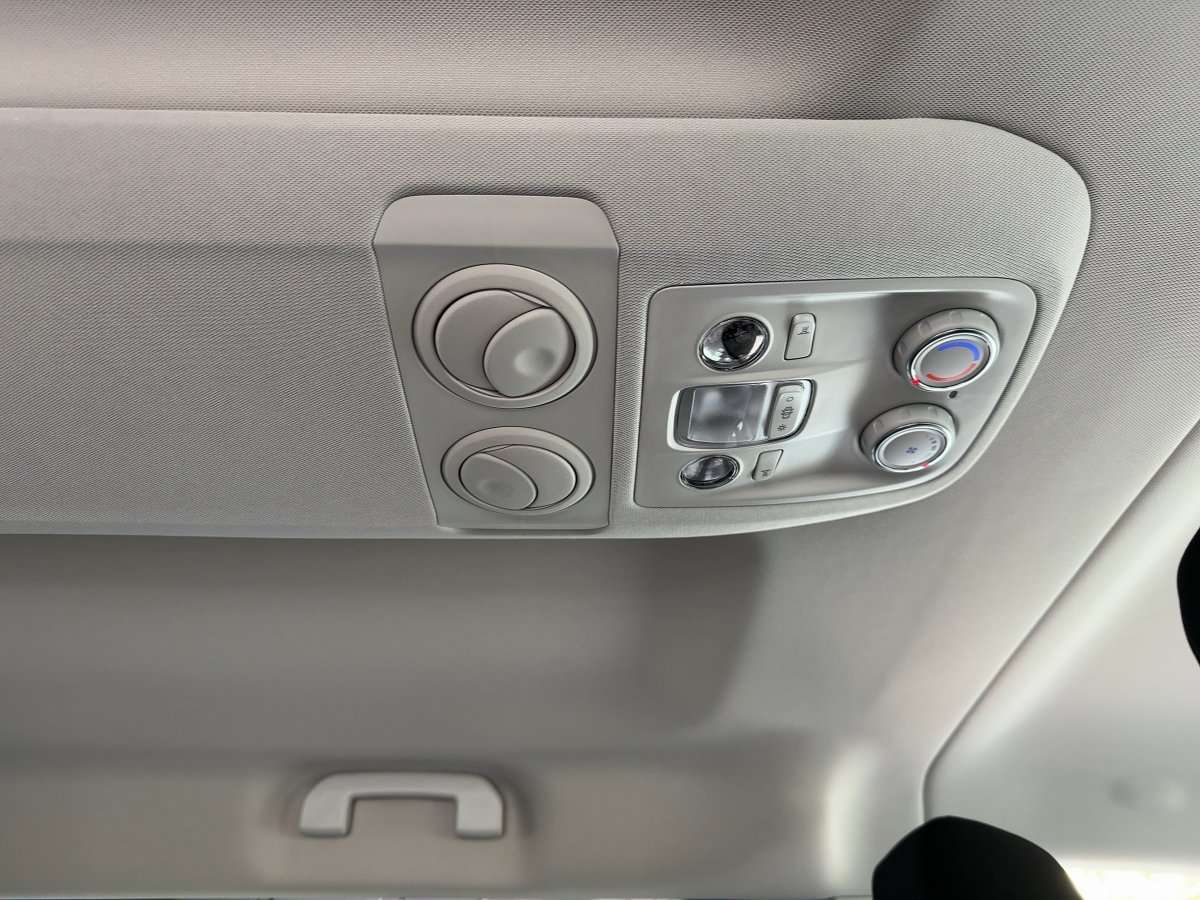 Fahrzeugbild eines Opel Vivaro
