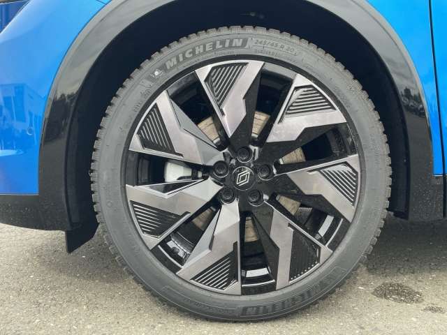 Fahrzeugbild eines Renault Rafale