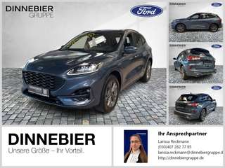 Schräge Frontansicht auf einen Ford Kuga , freigestellt
