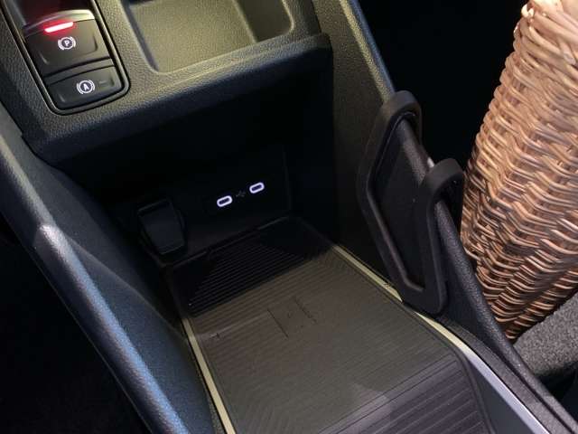 Fahrzeugbild eines Renault 4 E-TECH