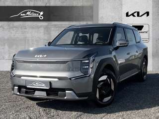Schräge Frontansicht auf einen Kia EV9 , freigestellt