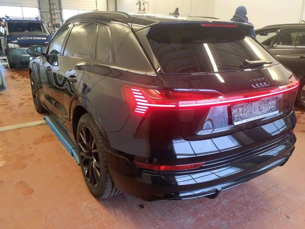 Fahrzeugbild eines Audi e-tron
