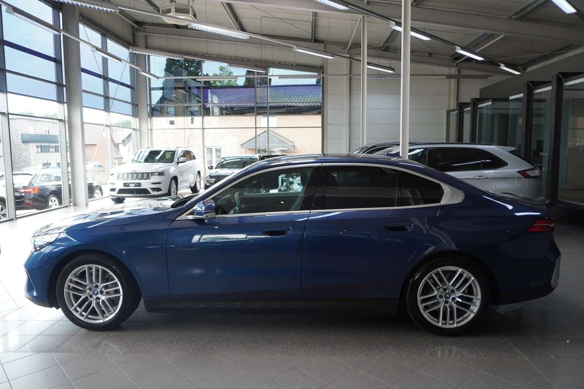 Fahrzeugbild eines BMW i5