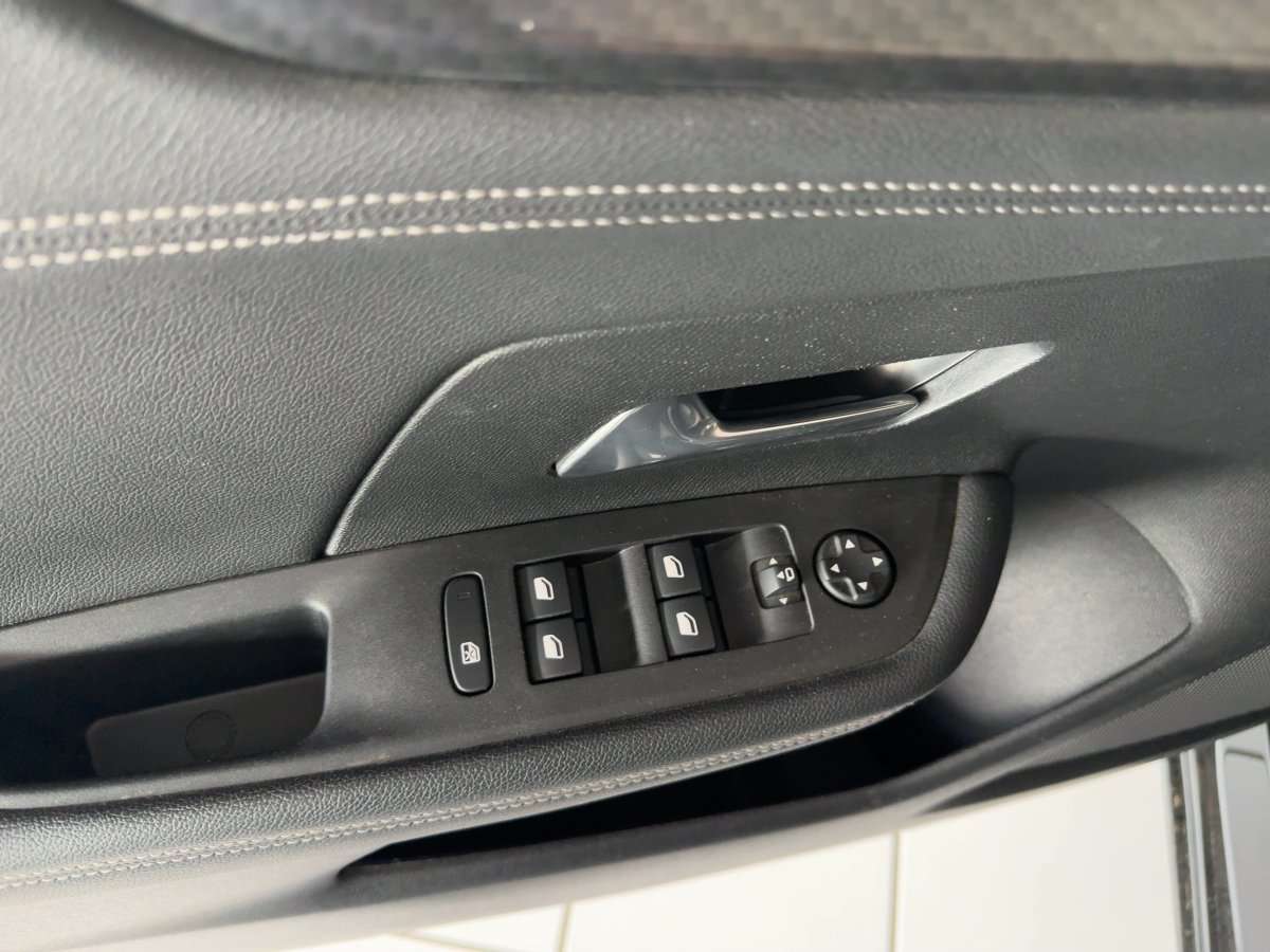 Fahrzeugbild eines Opel Mokka Electric