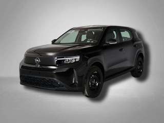 Schräge Frontansicht auf einen Opel Frontera , freigestellt