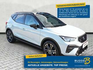 Schräge Frontansicht auf einen SEAT Arona , freigestellt