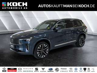 Schräge Frontansicht auf einen Volvo XC90 , freigestellt