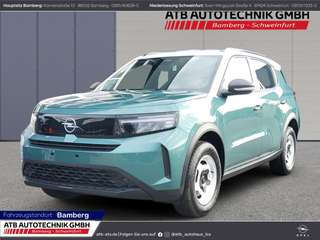 Schräge Frontansicht auf einen Opel Frontera , freigestellt