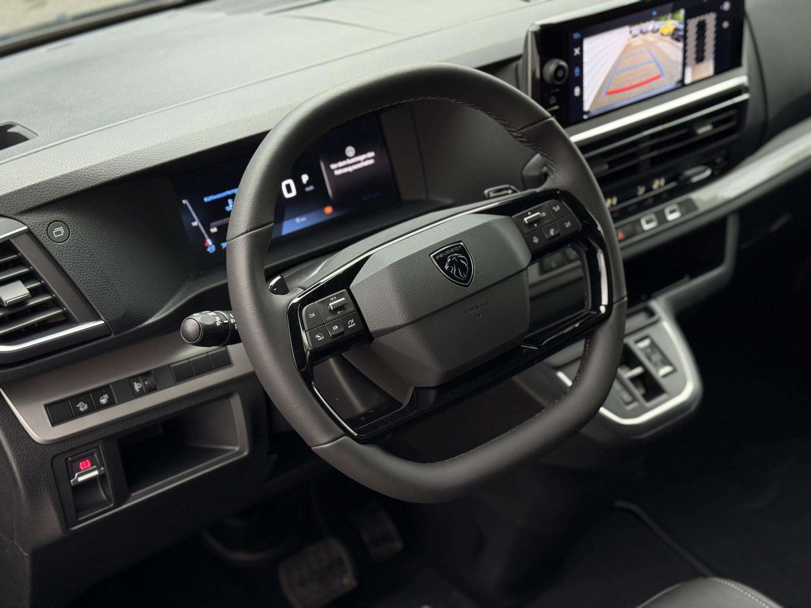 Fahrzeugbild eines Peugeot Traveller