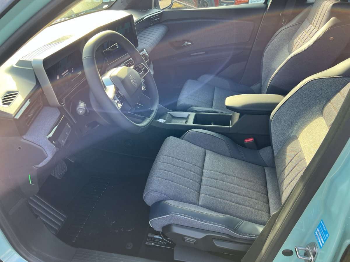 Fahrzeugbild eines Renault 4 E-TECH