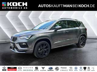 Schräge Frontansicht auf einen CUPRA Ateca , freigestellt