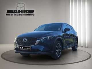 Schräge Frontansicht auf einen Mazda CX-5 , freigestellt