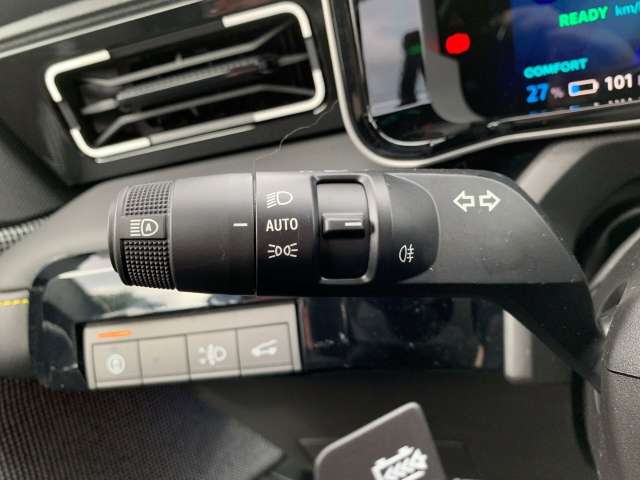 Fahrzeugbild eines Renault 4 E-TECH
