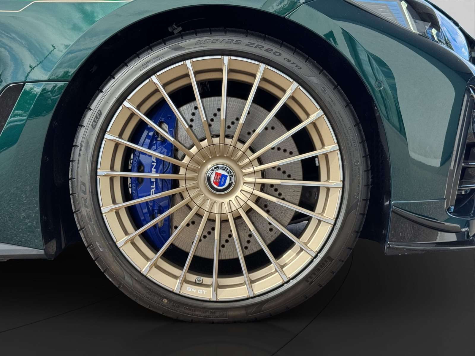 Fahrzeugbild eines Alpina B4